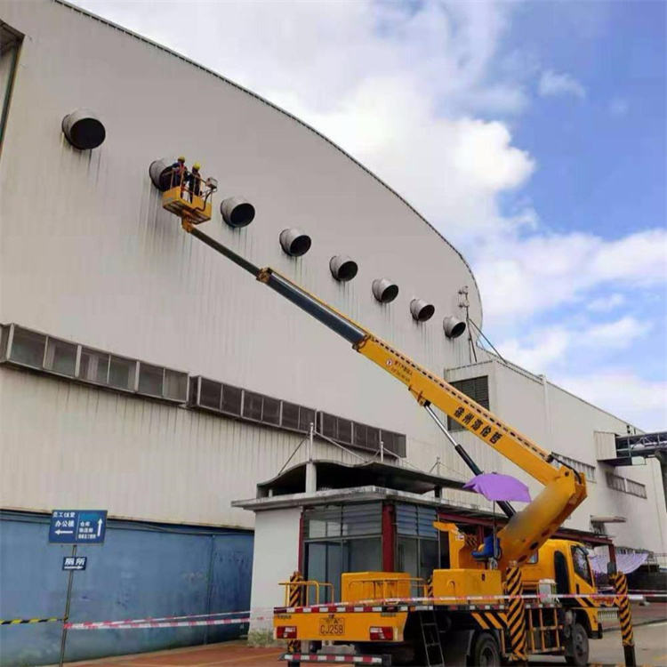 河间高空作业车出租服务：专业广告牌安装解决方案