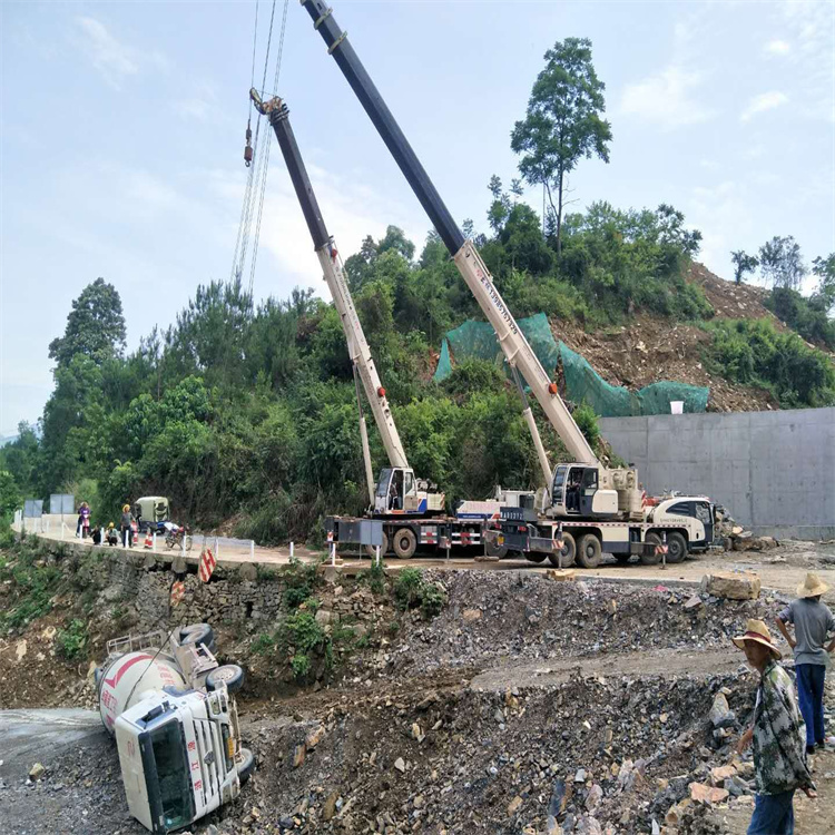 河间汽车掉沟里叫吊车救援要多少钱